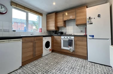 Hartford Court, Heaton, Newcastle - Image 3